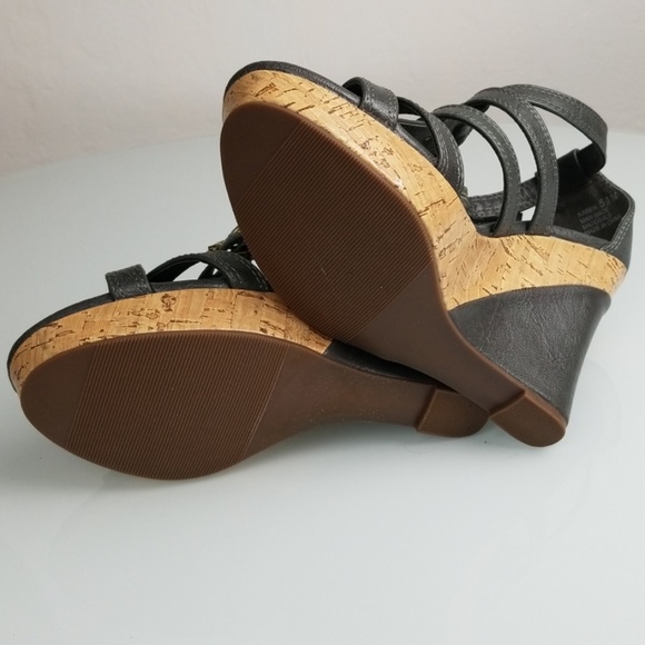 Sbicca Karen Grey Leather Wedge - Picture 6 of 7